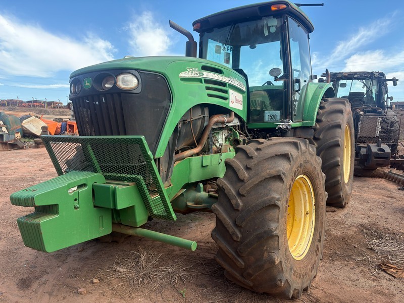 TRATOR DE PNEUS JOHN DEERE 7715 4x4 - ANO 2010 - REF: 1520/4420 - LOC. OLÍMPIA/SP