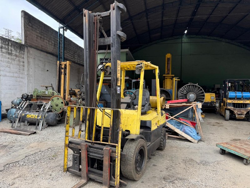 EMPILHADEIRA HYSTER CAP. 2,5 TON. - FUNCIONANDO