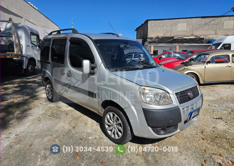 Foto de FIAT/DOBLO ATTRACTIV 1.4; 2016/2016; PRATA; ALCO./GASOL.; C/ 7 LUGARES - FUNC. - IPVA 2026...