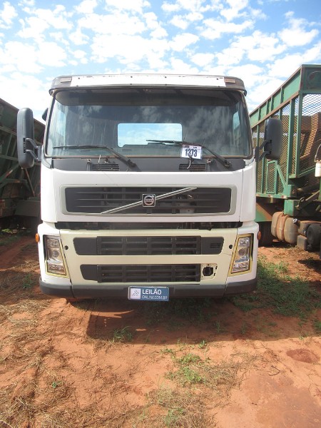 CAMINHÃO VOLVO/ FM 480 6X4T; (APOIO); ANO 2008/2008; BRANCA. - FR02002202. - LOC.IVINHEMA/MS