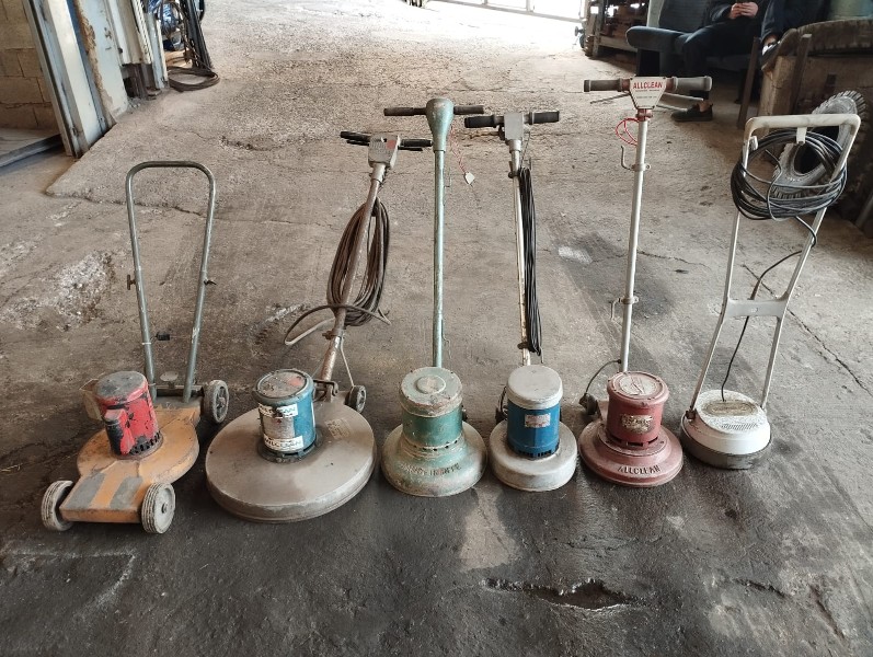 LOTE COM 5 ENCERADEIRAS E 1 CORTADOR DE GRAMA 