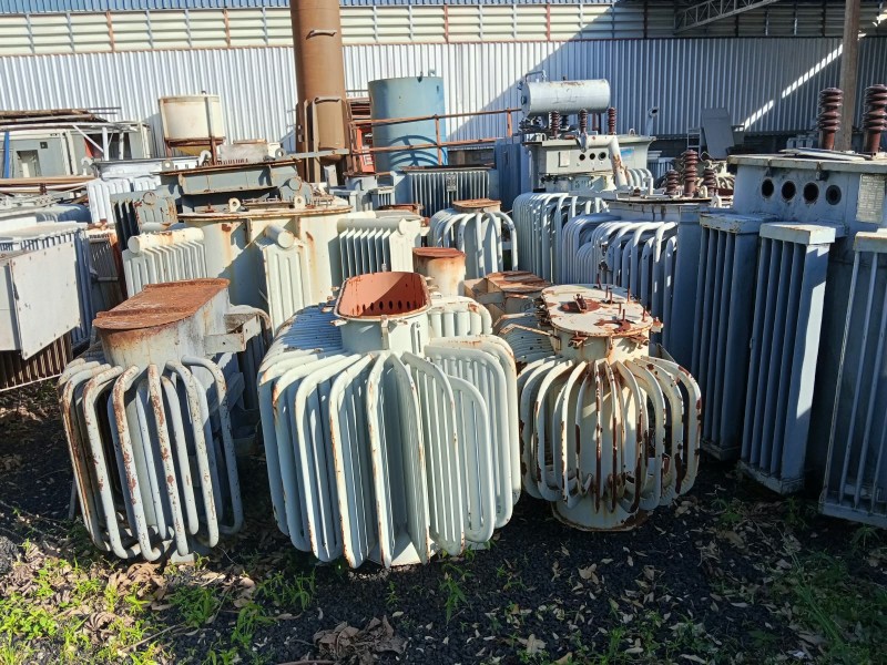 Veja o vídeo!! LOTE C/ CAIXA DE TRANSFORMADOR DE 75 ATÉ 1.500 KVA; PESO APROX. 12 TON.