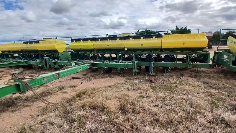 PLANTADEIRA JOHN DEERE 2130, SÉRIE: 1CQ2130AEE0001004 (REF: RITM0968651) - (VEJA CHECK LIST) - LOC. SÃO DESIDÉRIO/BA