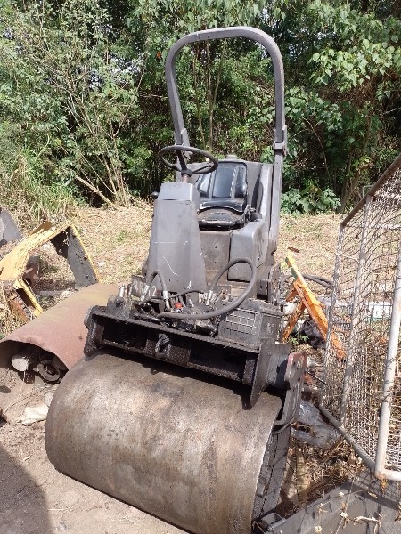 SUCATA DE ROLO COMPACTADOR LISO DYNAPAC AR90G - LOC. CAIEIRAS/SP